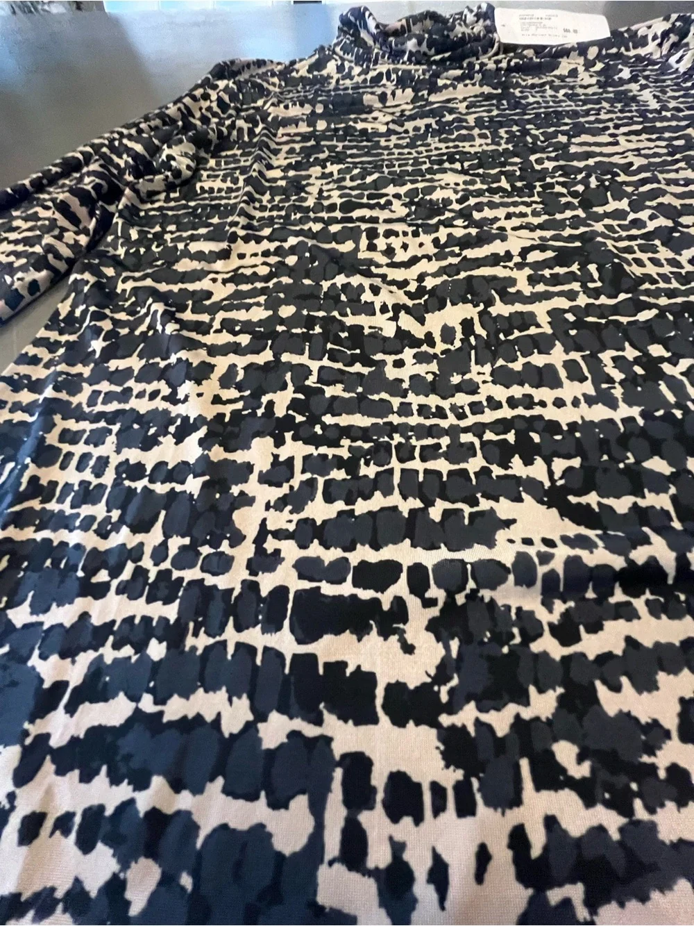 Evereve Black and Cream Abstract Grid Top - Picture 4 of 5